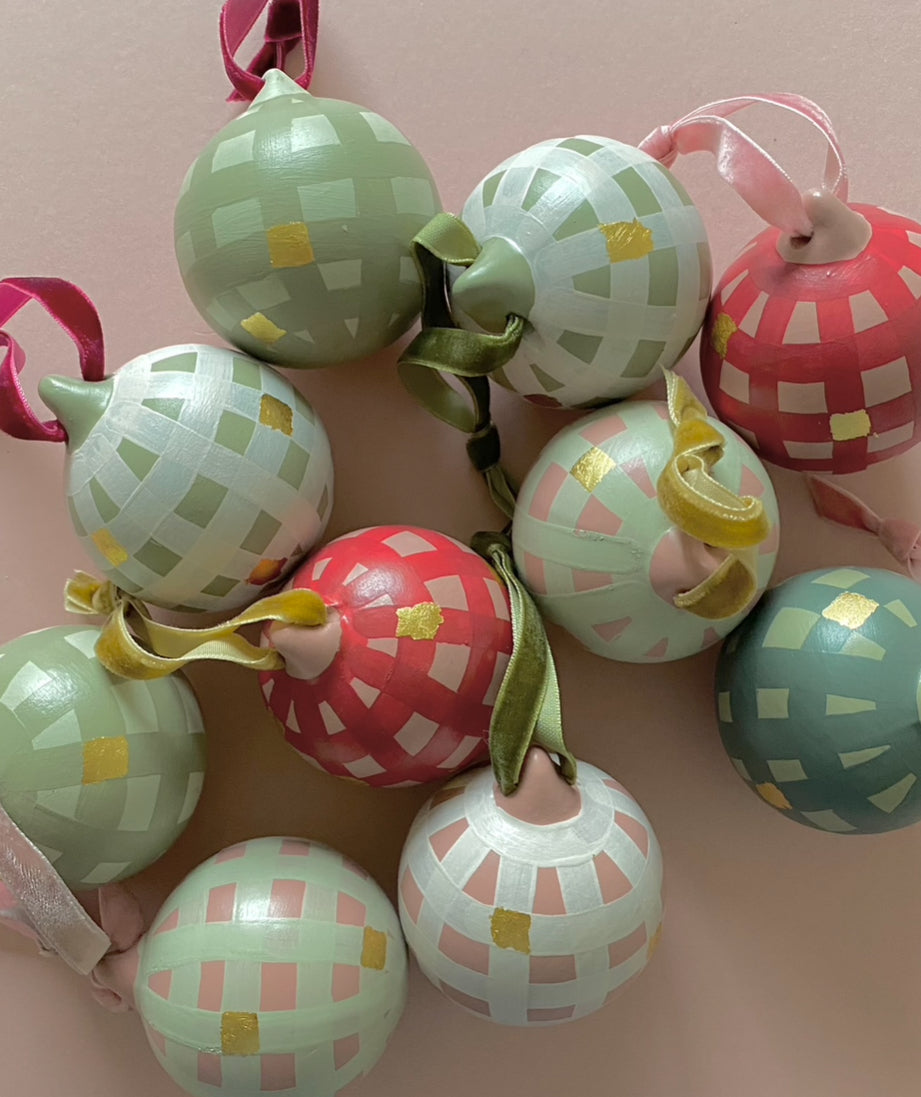 Christmas Bauble Painting Workshop - Saturday 6th December 16.00-18.30
