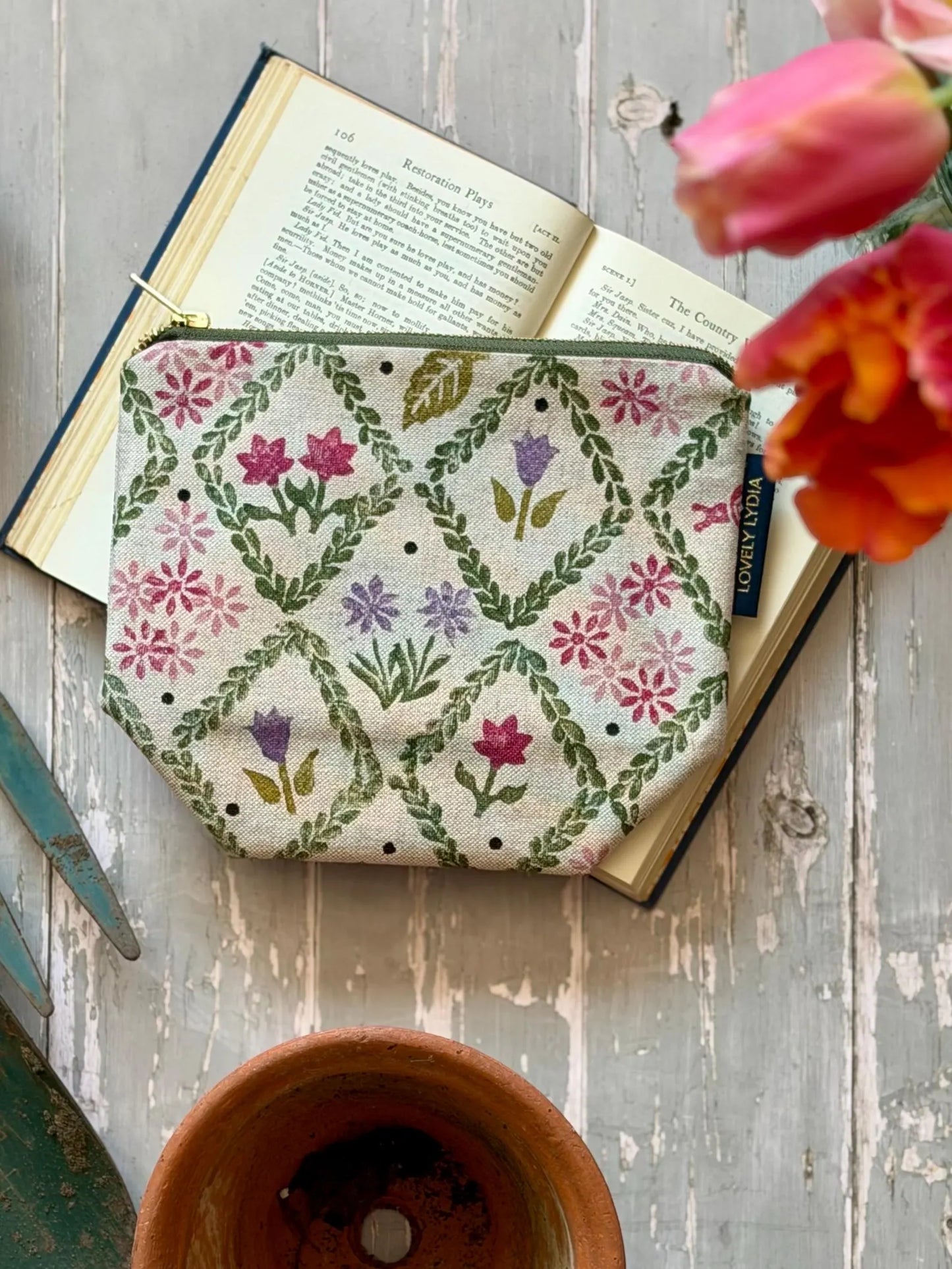 Knot Garden Medium Zipper
