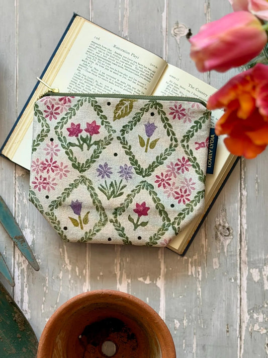 Knot Garden Medium Zipper