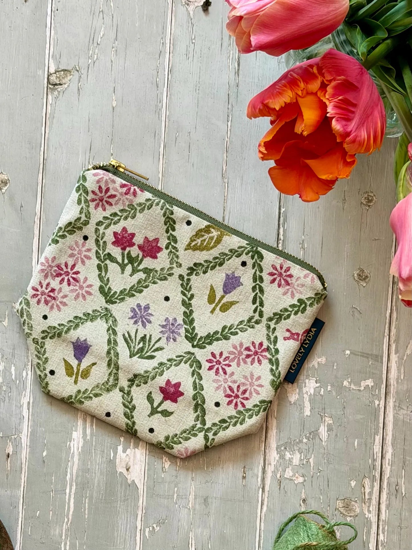 Knot Garden Medium Zipper