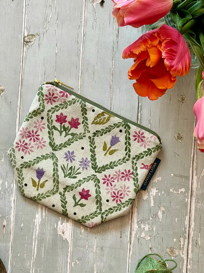 Knot Garden Medium Zipper